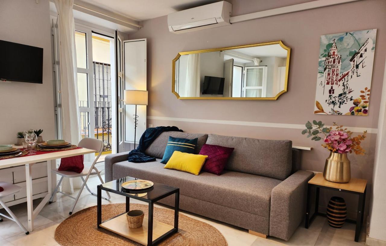 Lovely Center Apartments Seville - Balcony Lux Sol Apartment Sevilla