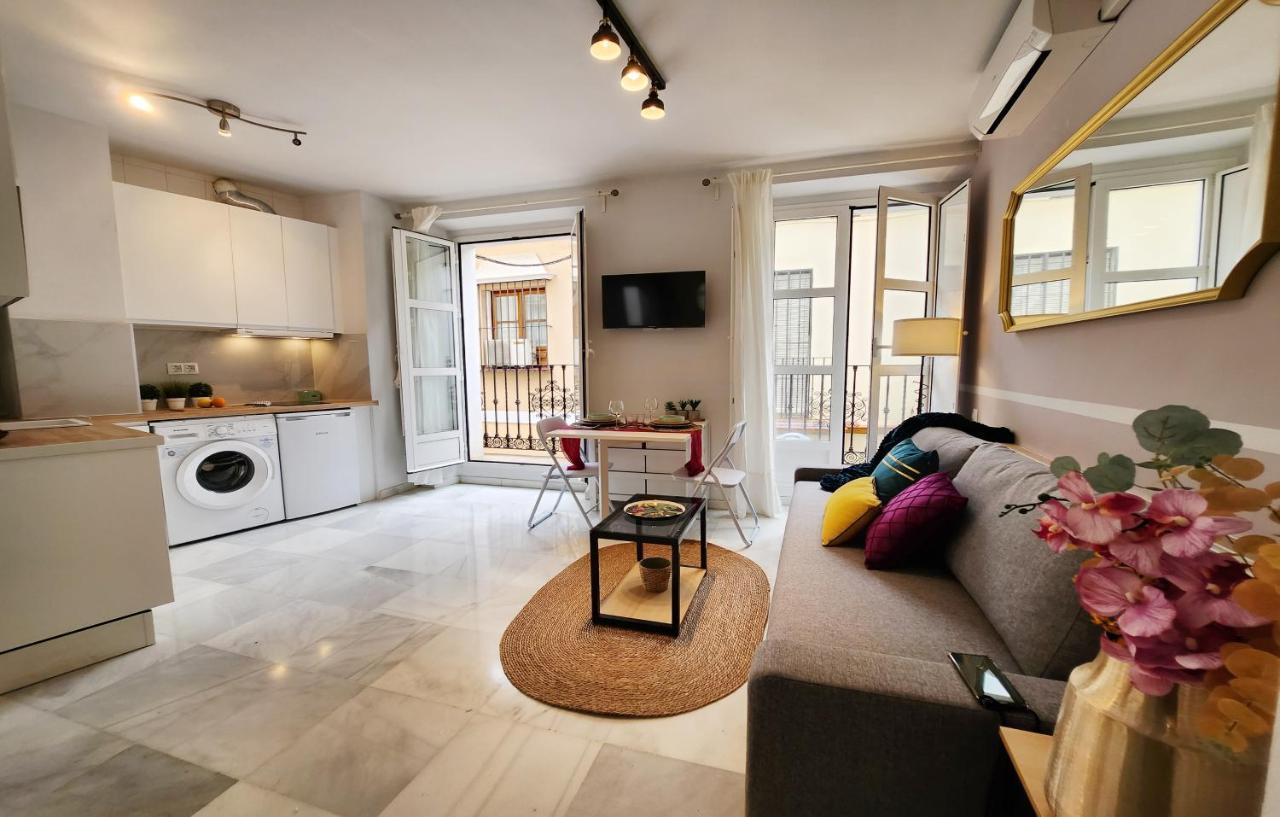 Lovely Center Apartments Seville - Balcony Lux Sol Apartment