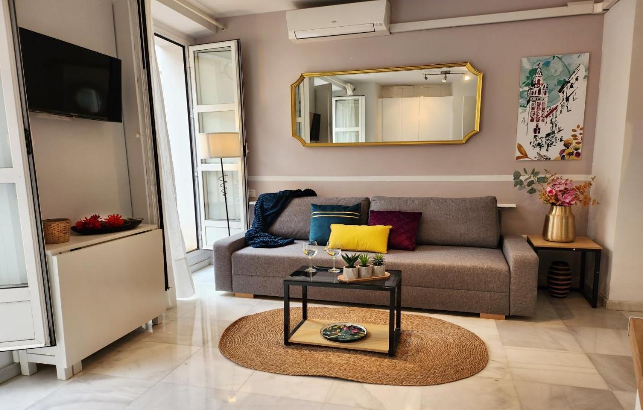 Lovely Center Apartments Seville - Balcony Lux Sol Apartment *